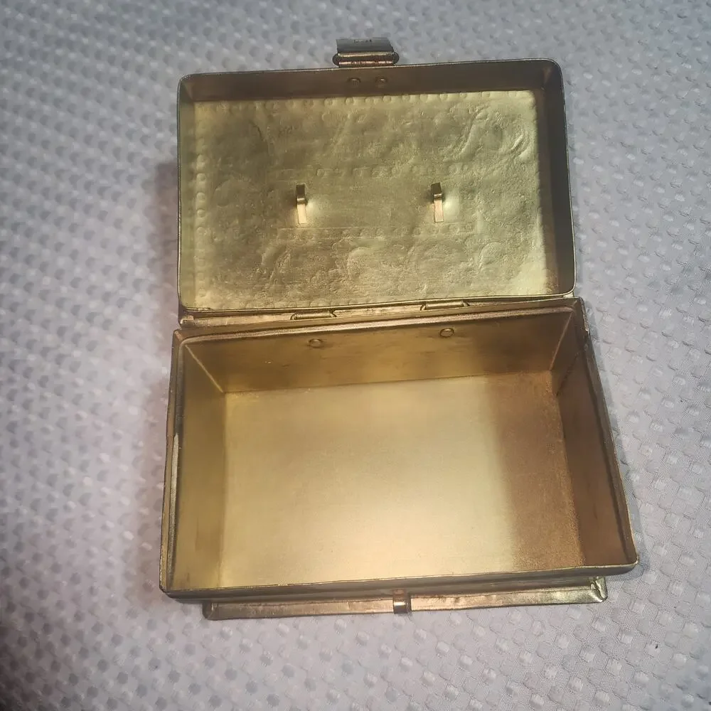 VINTAGE EUC LIGHT WEIGHT BRASS COLORED JEWELRY TREASURE BOX
